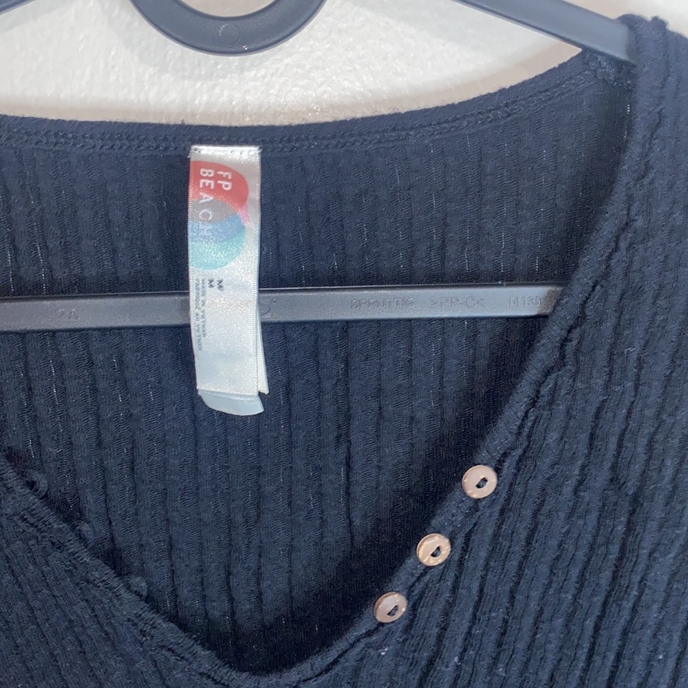 🪿Free People Beach Black Ribbed Button Top! - Picture 3 of 7